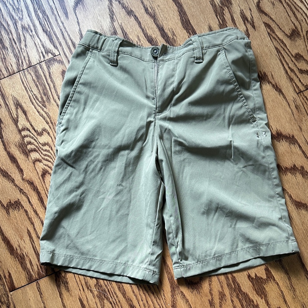 Boys Under Armour Khaki shorts size medium
